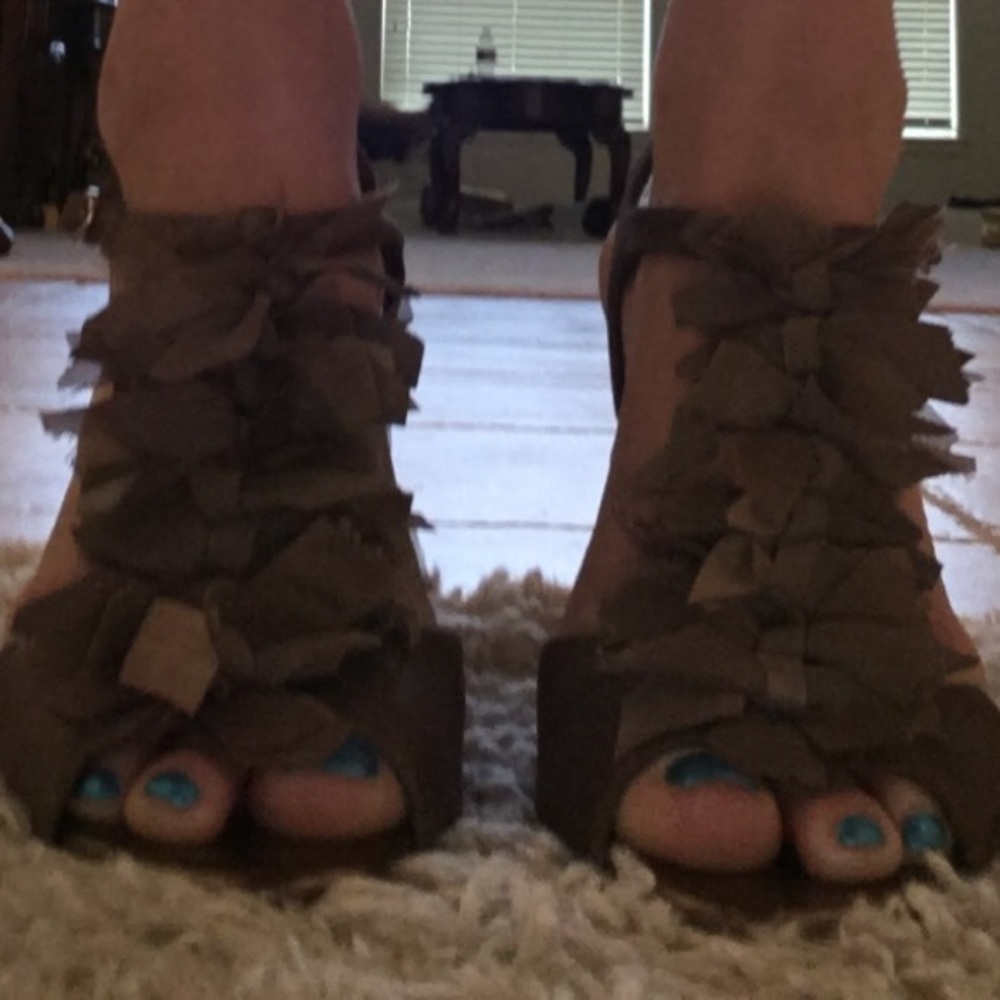 Banana Republic metallic brown heels w/bows on top - Picture 6 of 8